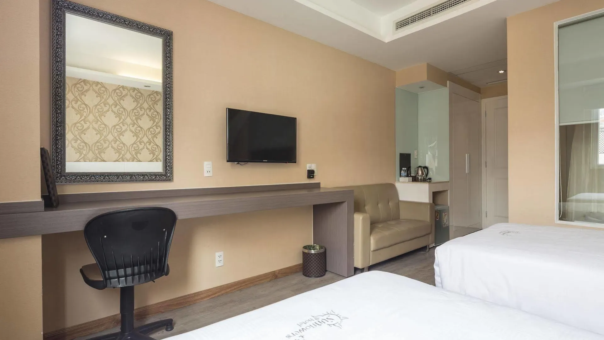 Adora Art Hotel Ho Chi Minh City 4*,